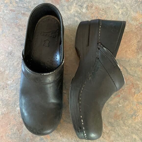 Dansko Black Clogs 38 - Picture 1 of 4